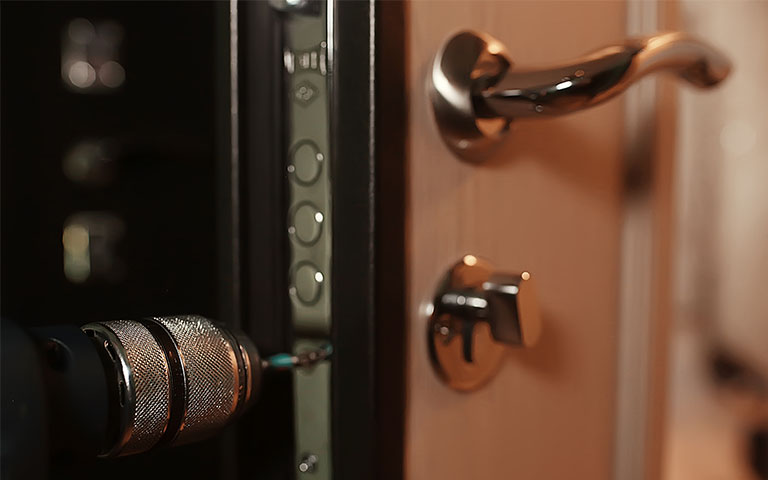 Green locksmith provides lock installation service in Daytona Beach & Ormond Beach, FL